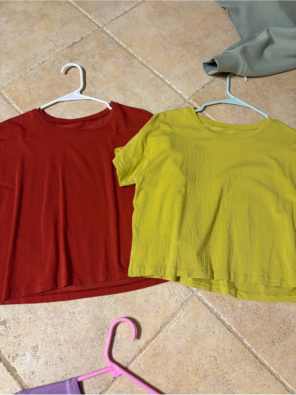 Lululemon cates tee bundle Sz 6 euc